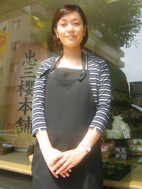 草薙 里美 店長